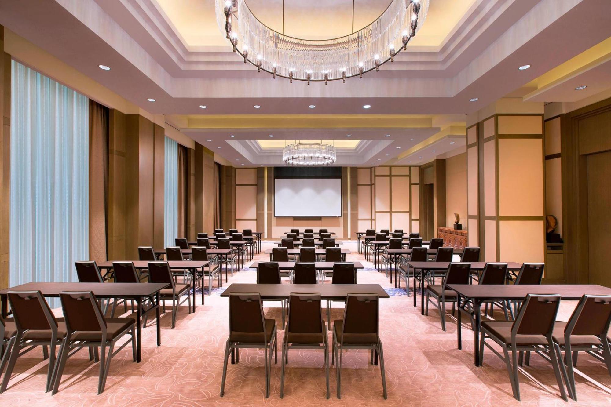 Sheraton Grand Xishuangbanna Hotel Jinghong Exterior photo